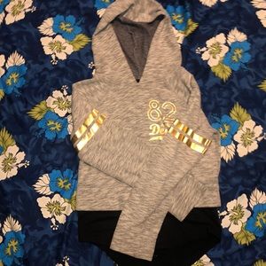 A long sleeve hoodie/shirt ❤️